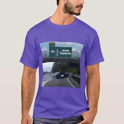 有名なスワービングカーのミーム 友達 家族 Tシャツ (正面)