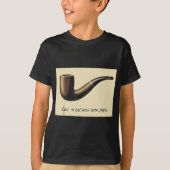 有名なマグリットの画絵画像の裏切り Tシャツ (正面)