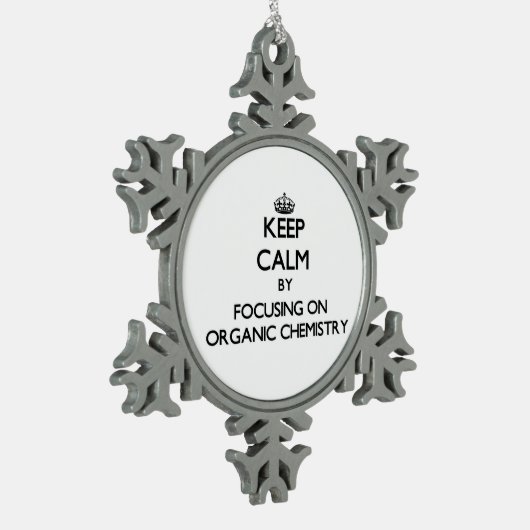 有機化学に焦点を合わせることによって平静を保って下さい スノーフレークピューターオーナメント (左)