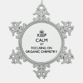 有機化学に焦点を合わせることによって平静を保って下さい スノーフレークピューターオーナメント (正面)