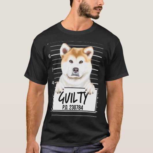 有罪の秋田犬のマグショット Tシャツ (正面)