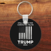 有罪の重罪犯トランプを支持し続ける 2024 キーホルダー (正面)
