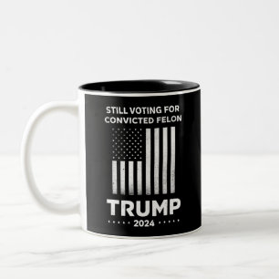 有罪の重罪犯トランプを支持 2024  ツートーンマグカップ
