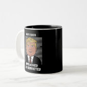 有罪の重罪犯者 親トランプ 2024に投票します ツートーンマグカップ (正面左)