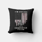 有罪判決を受けたトランプ支持者2024に投票します クッション (正面)