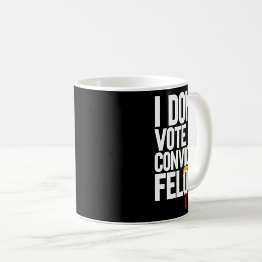 有罪判決を受けたフェロンの投票を行わないアンチ – トランプ6 コーヒーマグカップ (正面右)