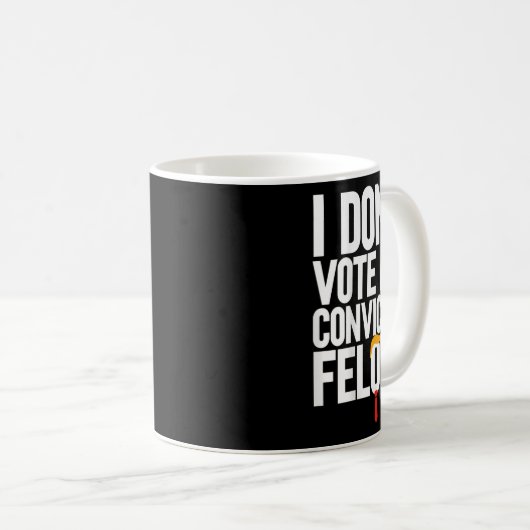 有罪判決を受けたフェロンアンチトランプに投票しない(Bac) コーヒーマグカップ (正面右)