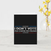 有罪判決を受けた重罪人に投票しない – アンチトランプ1 カード (黄色い花)