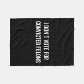 有罪判決を受けた重罪人に投票しない – アンチトランプ5 フリースブランケット (正面(横))