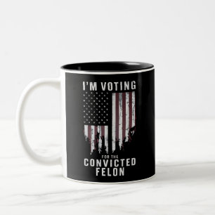有罪判決を受けた重罪犯 トランプ支持 2024年大統領選に投票する ツートーンマグカップ
