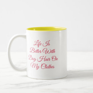 服に犬の毛がついてる方が幸せ マグカップ | F