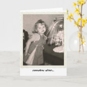 服の60年代の小さくかわいい女の子 カード (黄色い花)