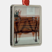 服を着せテーブル メタルオーナメント (右)