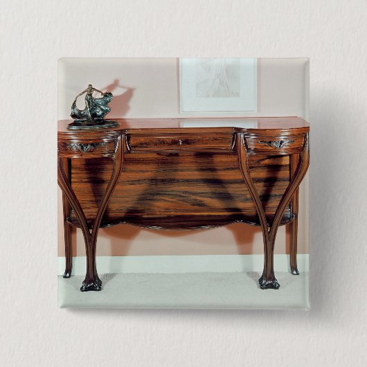 服を着せテーブル 缶バッジ (正面)