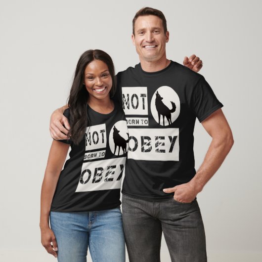 服従生まれしない Tシャツ (ユニセックス)