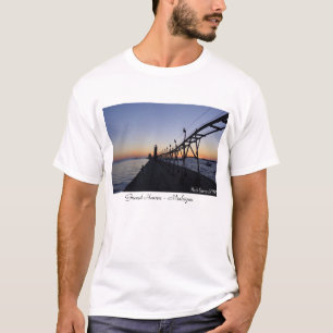 服装-壮大な避難所-ミシガン州 Tシャツ