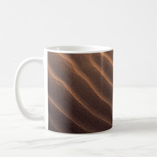 朝に水の入った茶色の砂 コーヒーマグカップ (左)