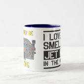 朝のジェット燃料の匂いが好きだ ツートーンマグカップ (中央)