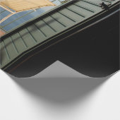 朝のフェンスの横の白い金属製のアームチェア ラッピングペーパー (角)