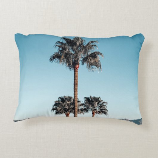 朝のヤシの木の浅い焦点の写真 アクセントクッション (裏面)
