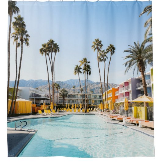 朝のヤシの木の近くのスイミングプール シャワーカーテン (正面)