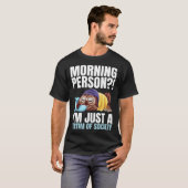 朝の人は私は社会の単なる犠牲者である睡眠 Tシャツ (正面フル)