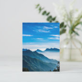 朝の山の霧の風景 ポストカード (スタンド正面)