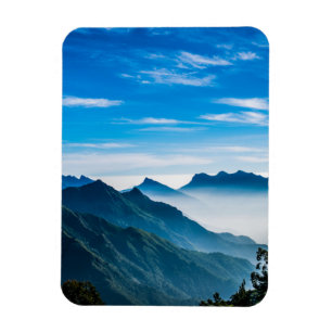 朝の山の霧の風景 マグネット