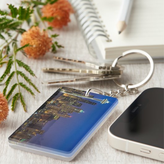 朝の時間のシアトルのスカイラインのイメージ キーホルダー (正面右)