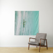 朝の水中で砂の上に白いヒトデ タペストリー (インサイチュ(横))