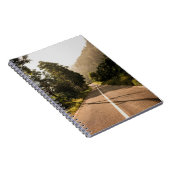 朝の灰色のコンクリート道路 ノートブック (右側)
