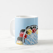 朝の白い観覧車の高角写真 コーヒーマグカップ (正面左)