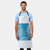 朝の空の下の白澄んい観覧車 エプロン (着用した状態)