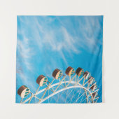 朝の空の下の白澄んい観覧車 タペストリー (正面(横))