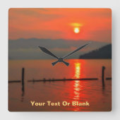 朝の赤い空 スクエア壁時計 (正面)