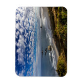 朝の雲と霧のビーチ マグネット (縦)