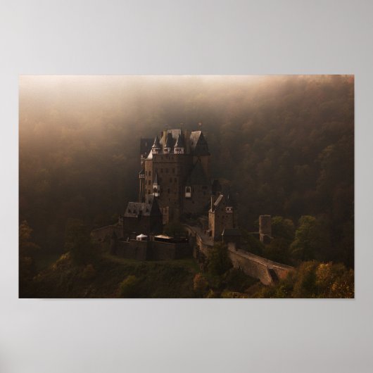 朝の霧の中のブルグエルツ城 ポスター (正面)