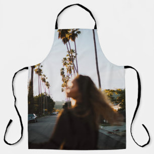 朝は屋外の近くに立つ女性 エプロン