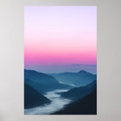 朝日が昇る山々に濃霧の川が流れ込む ポスター (正面)