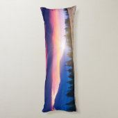 朝空威厳のある下の山の風景 ボディピロー (裏面 (縦))