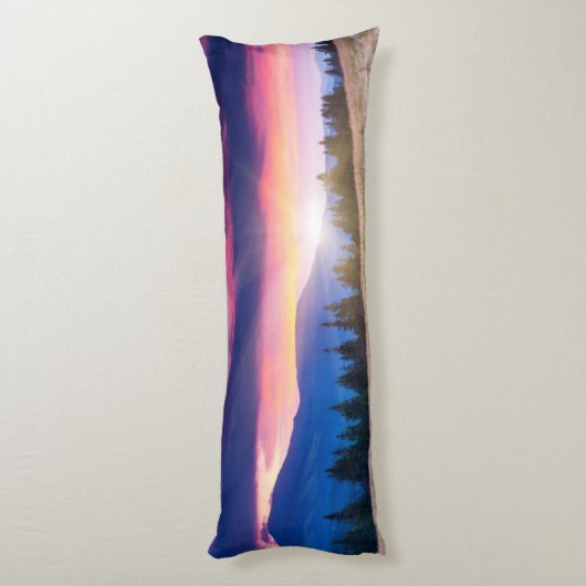 朝空威厳のある下の山の風景 ボディピロー (裏面 (縦))