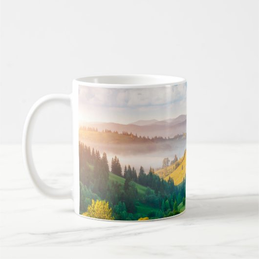 朝素晴らしの光の国側の風景。ロカ コーヒーマグカップ (左)