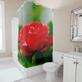 朝赤薔薇は露に覆われ シャワーカーテン (インサイチュ)