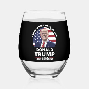 朝起きてドナルド・トランプが私の大統領だと感じるのが好き ステムなしワイングラス