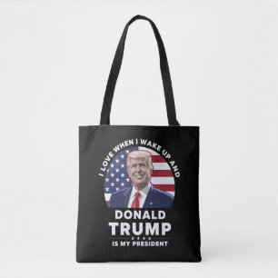 朝起きてドナルド・トランプが私の大統領だと気づくのが好き トートバッグ