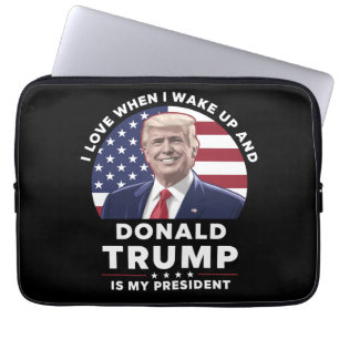 朝起きてドナルド・トランプが私の大統領だと気づくのが好き ラップトップスリーブ