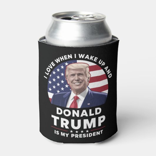 朝起きてドナルド・トランプが私の大統領だと気づくのが好き 缶クーラー (缶正面)