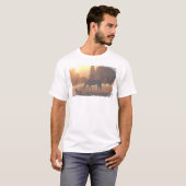 朝霧の中の馬 Tシャツ (正面フル)