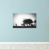 朝霧の中の鹿の姿 キャンバスプリント (インサイチュ (ウッドフロア))