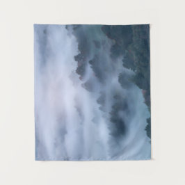 朝霧転がが立つ タペストリー